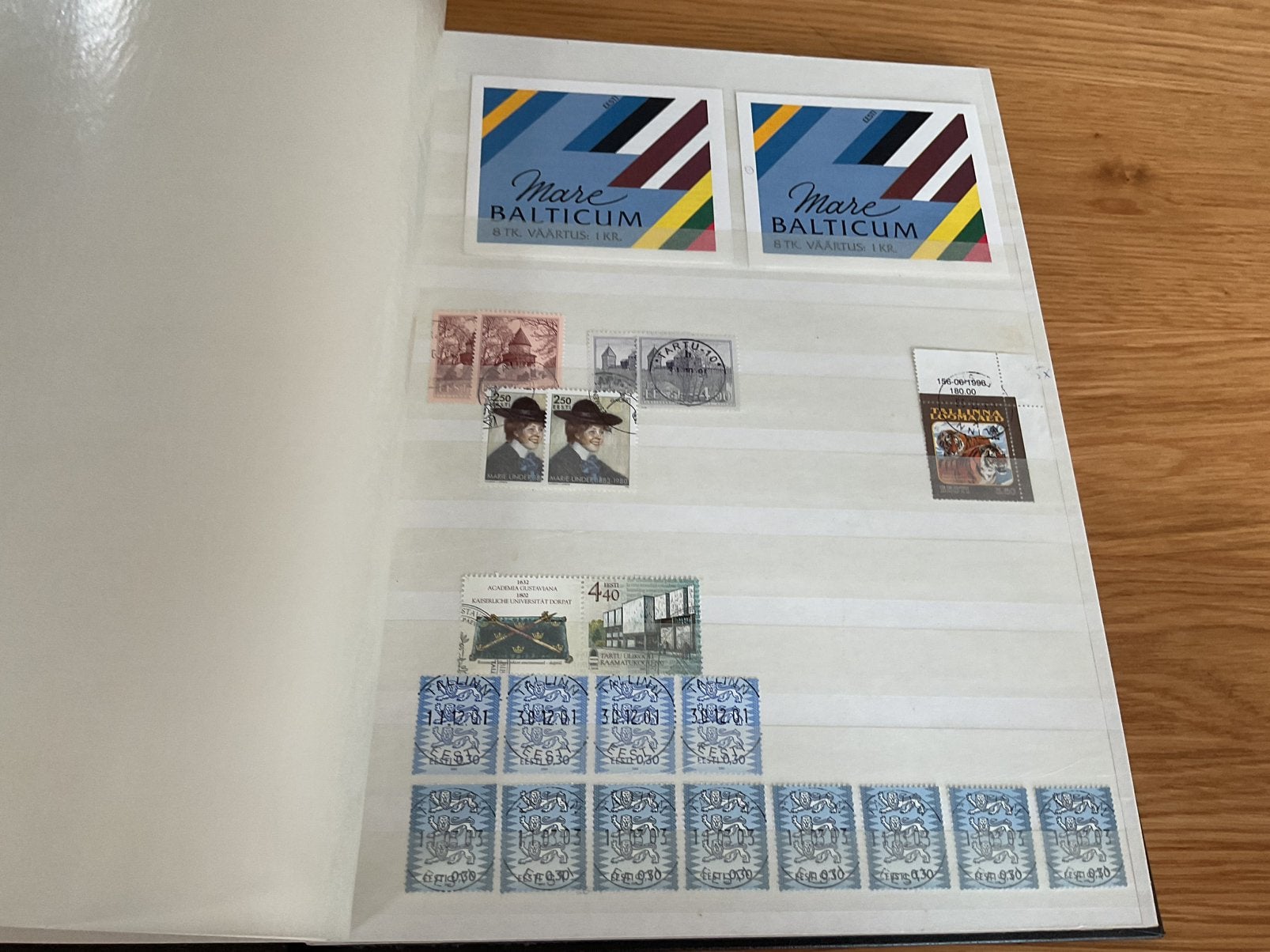 Stockboek Estland en Letland, Postzegels en Munten, Postzegels | Volle albums en Verzamelingen, Ophalen of Verzenden, Buitenland