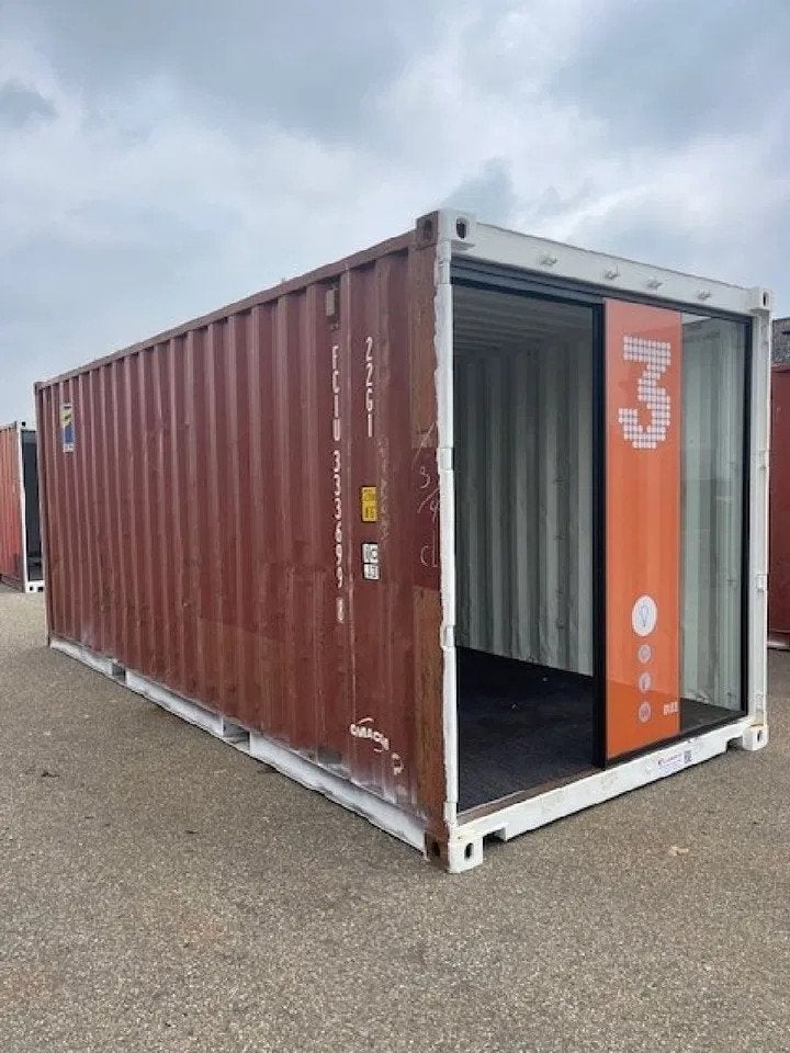 VERNOOY zeecontainer 333699, Dave Vernooij, Davevernooij@icloud.com, Kellensedwarsweg 9
4004JC  Tiel, NL