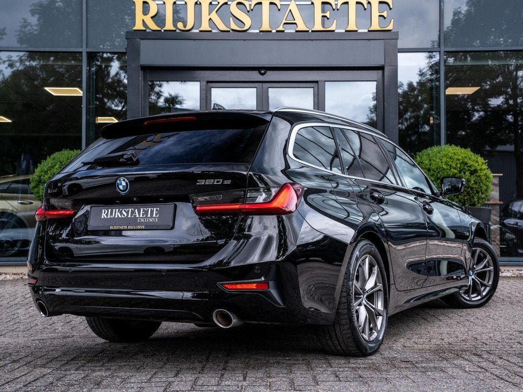 BMW 3-serie Touring 320e xDrive|PANO|SFEER|CAMERA|ACC|17'', Auto's, BMW, 1998 cc, Gebruikt, 4 cilinders, Zwart