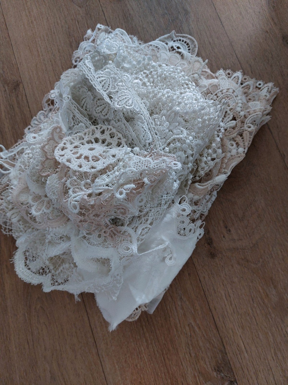 stukken kanten gordijnstroken. knutselen (3), Ophalen of Verzenden