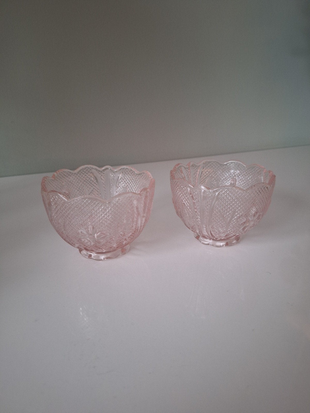 2 roze schaaltjes, Ophalen
