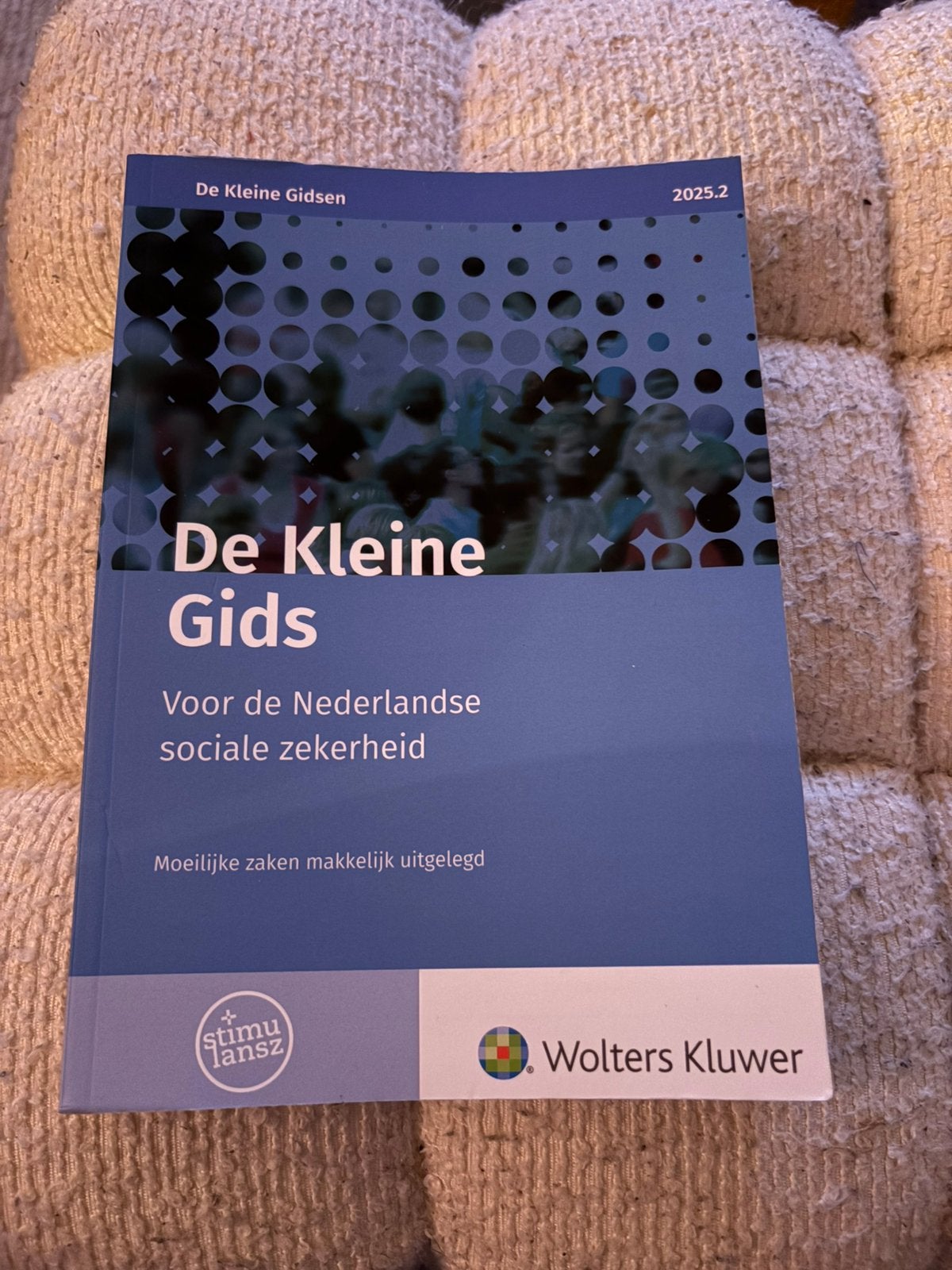 Schoolboek: de klein gids voor sociale zekerheid editie 2025, Ophalen of Verzenden, Gelezen, MBO, Wolters Kluwer