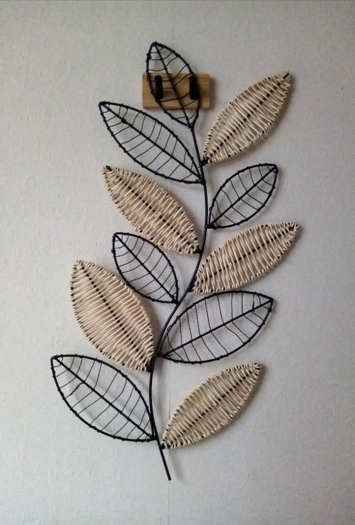 Wanddecoratie bladeren zwart metaal beige rotan, Huis en Inrichting, Woonaccessoires | Wanddecoraties, Ophalen, Nieuw