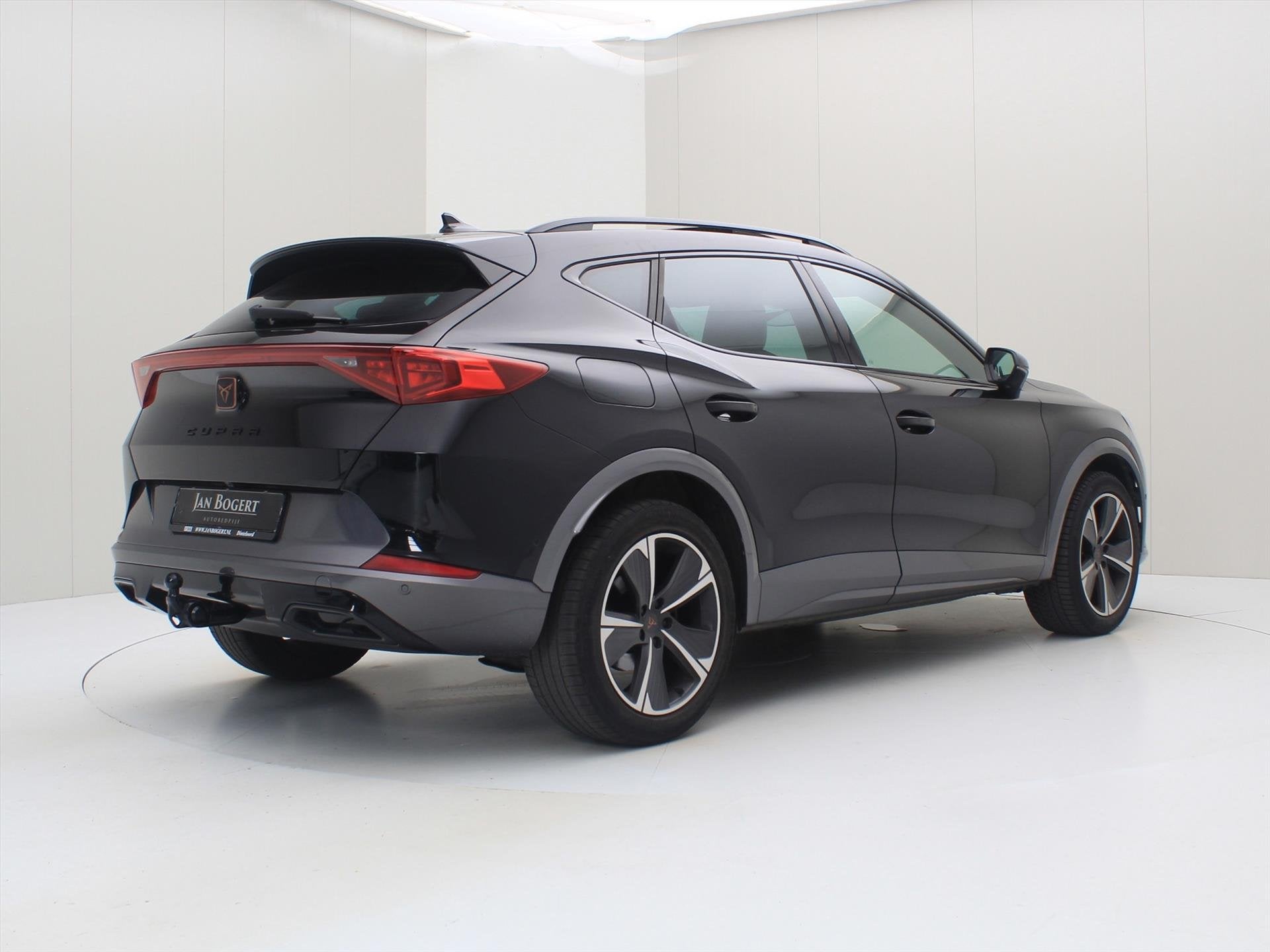 Cupra Formentor 1.5 TSI 150PK DSG [ TREKHAAK+PANO+CAMERA+STO, Auto's, Cupra, 15 km/l, Leder en Stof, Zwart, Bedrijf
