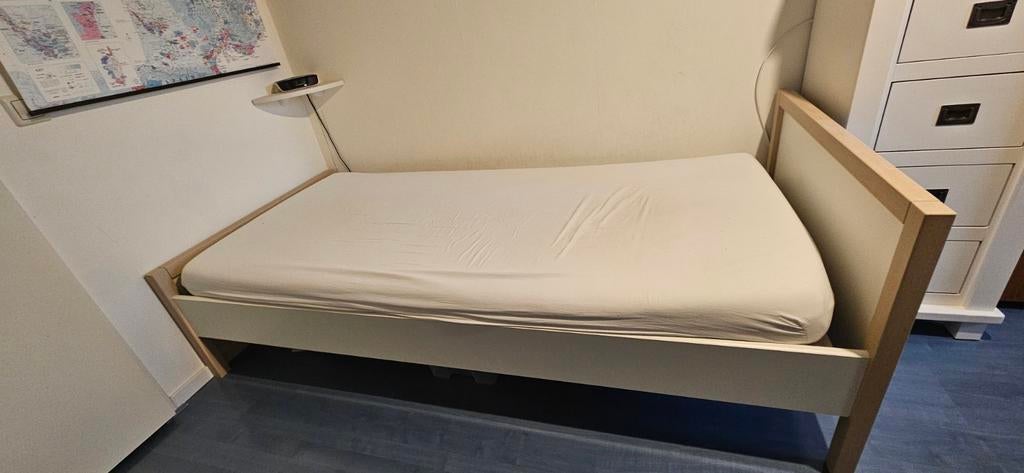 Mooi en degelijk eenpersoonsbed met matras en lattenbodem, Ophalen, Gebruikt, 90 cm, Eenpersoons