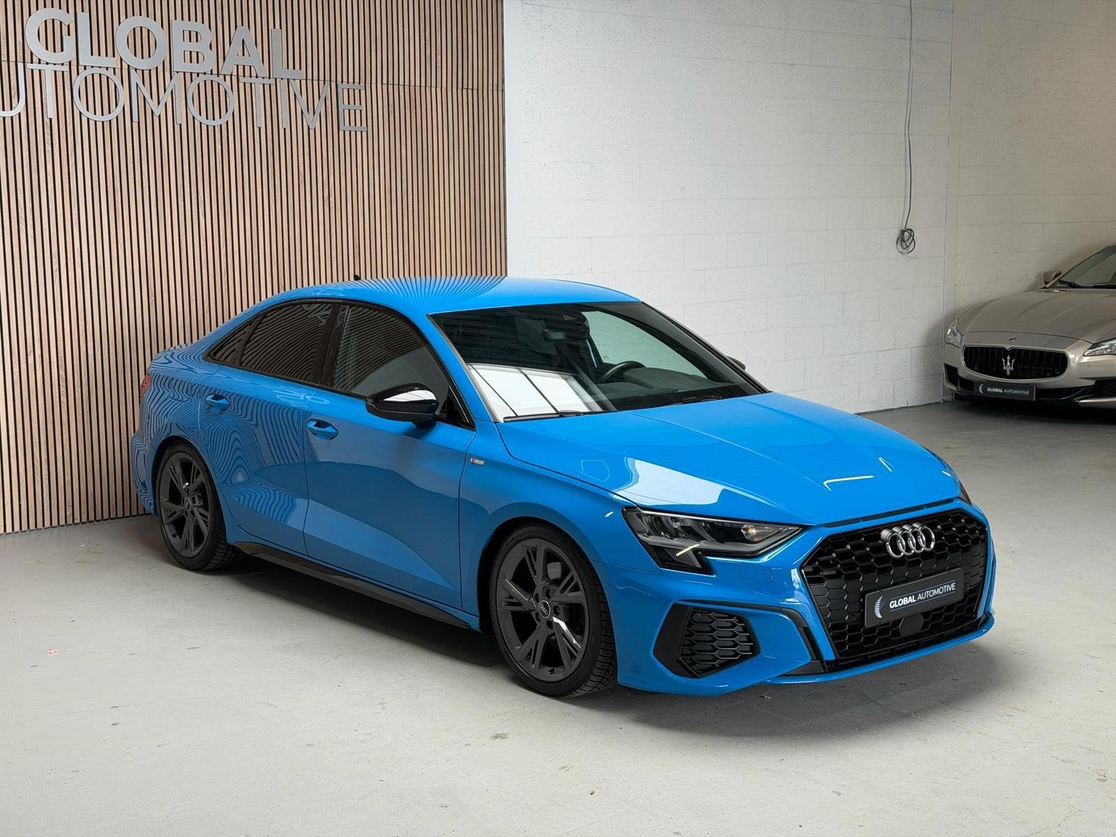 Audi A3 Limousine 35 TFSI S-line - 18 INCH - SFEERVERLICHTIN, Auto's, Audi, Zwart, 4 cilinders, 150 pk, Blauw