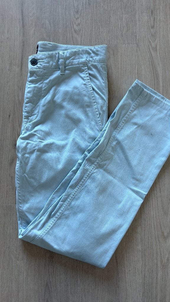 Hugo Boss Slim Fit Chino lichtblauw 29/32 (1), Kleding | Heren, Broeken en Pantalons, Blauw, Ophalen of Verzenden, Zo goed als nieuw