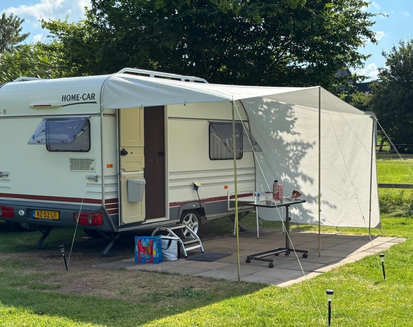 Caravan luifel., Ophalen