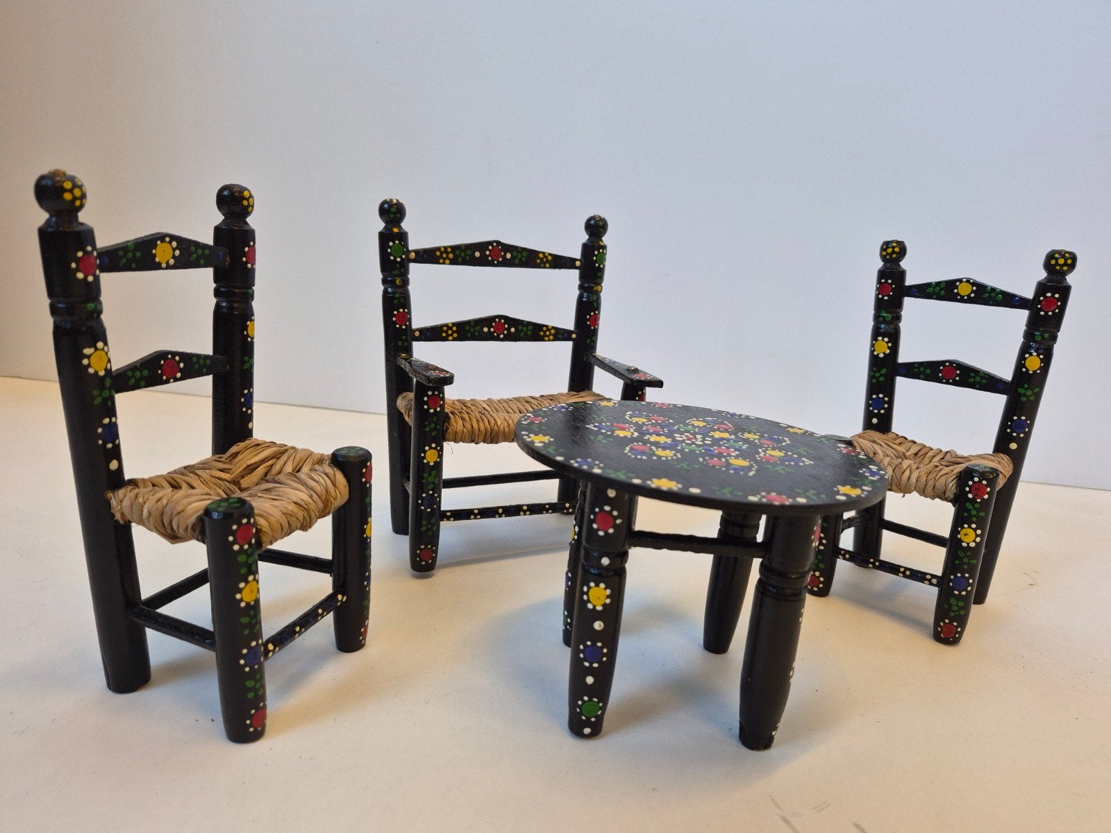 Mini meubels met stippenpatroon, Verzamelen, Poppenhuizen en Toebehoren, Ophalen, Zo goed als nieuw, Poppenhuis