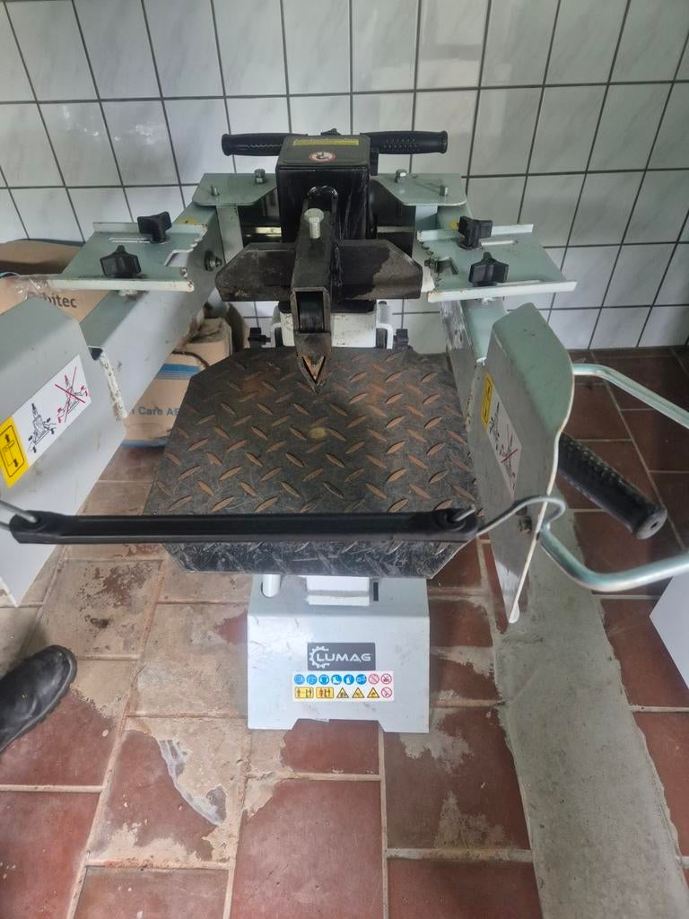 mooie LUMAG houtklover/kloofmachine, Ophalen, Zo goed als nieuw