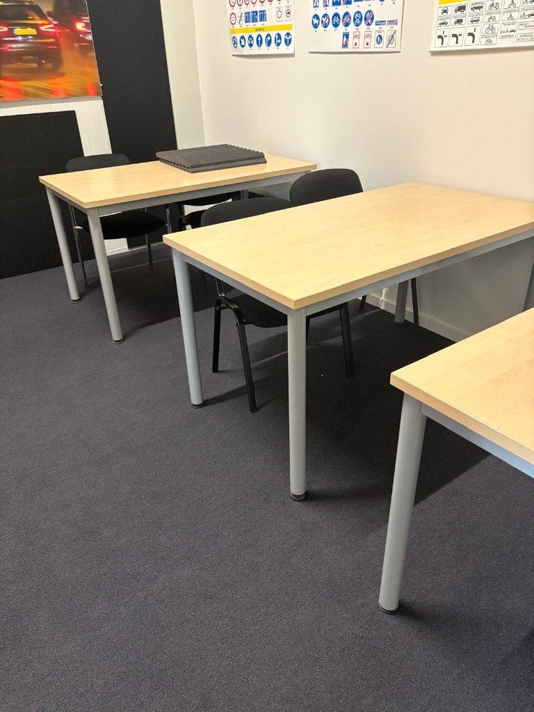 Tafels en kasten GRATIS, Kantine of Aula, Ophalen, Gebruikt, Tafel