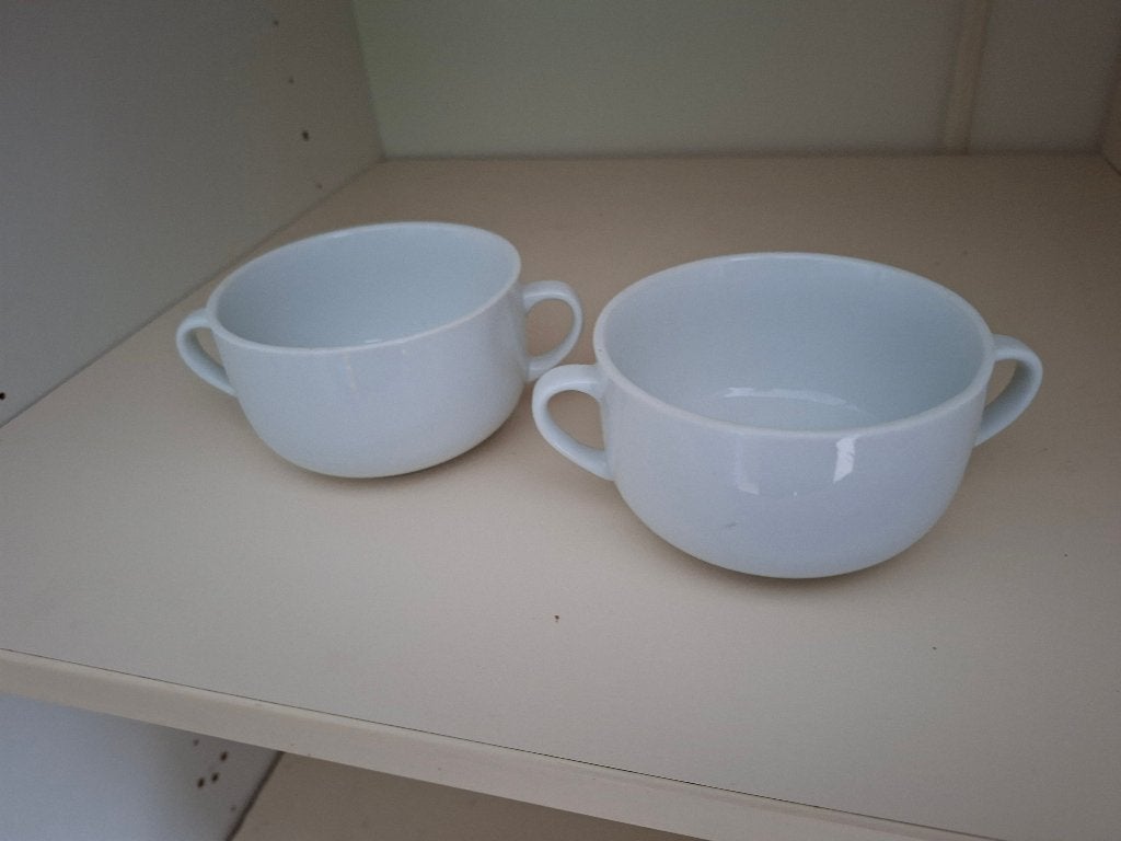 2 witte soepkommen, Huis en Inrichting, Keuken | Servies, Ophalen of Verzenden, Aardewerk, Overige stijlen, Kom(men)