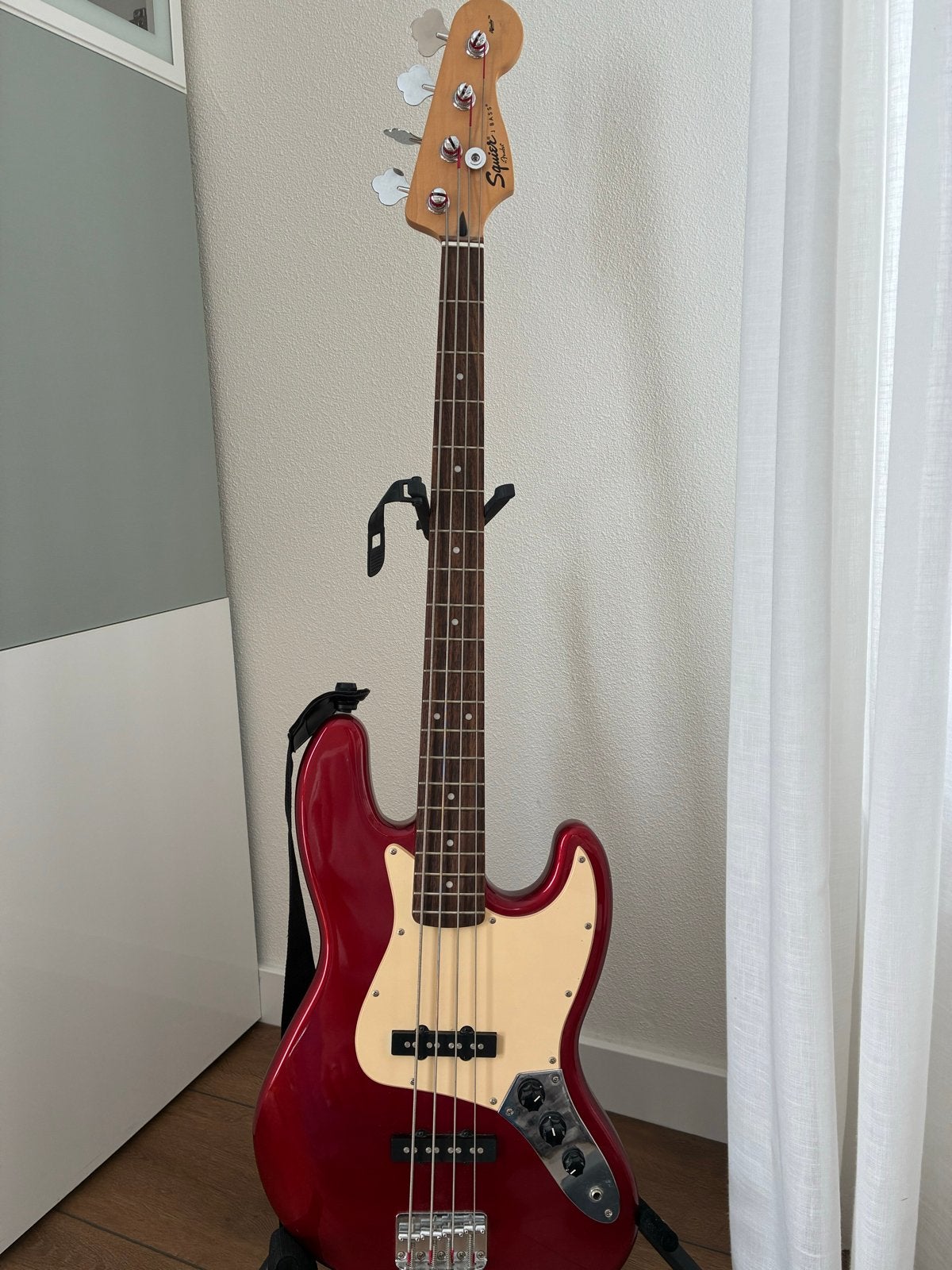 Squier Jazz Bass met Fender Rumble 15 versterker en accessoi, Ophalen of Verzenden, Gebruikt, Elektrisch