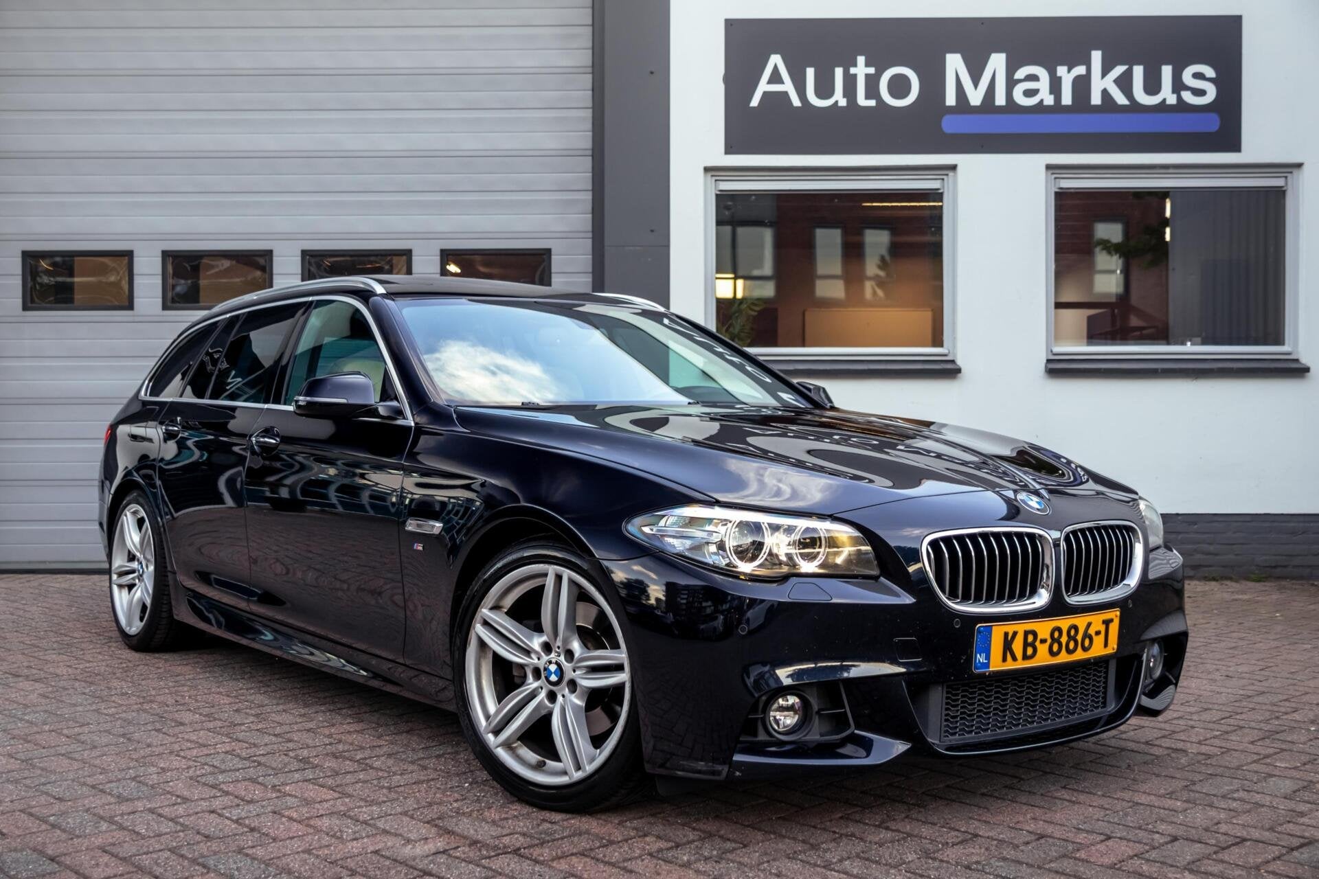 BMW 5-serie Touring 520i 3X M-Sport|Pano|Comfortzetel|Carbon, Automaat, Achterwielaandrijving, Gebruikt, Euro 6