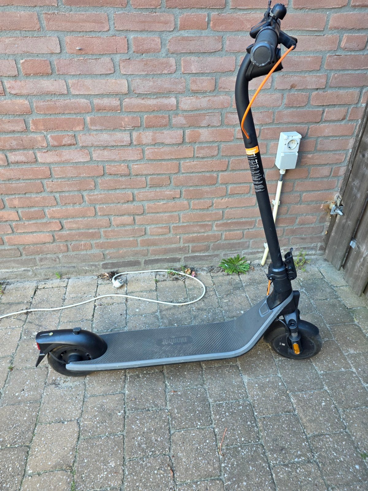 Segway Ninebot E2 Plus elektrische step met oplader, Fietsen en Brommers, Steps, Gebruikt, Elektrische step (E-scooter), Ophalen