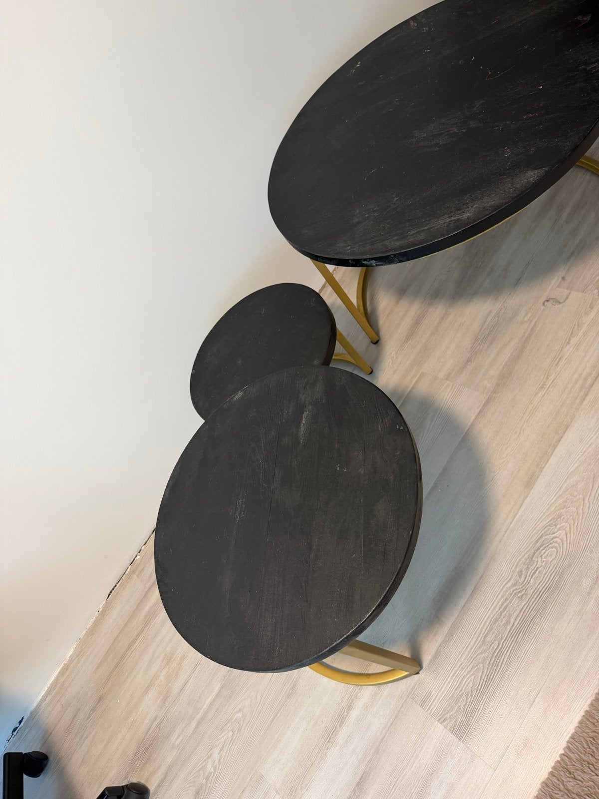 Set van 3 zwarte salontafels met gouden poten, Huis en Inrichting, Tafels | Salontafels, Ophalen, Minder dan 50 cm, Gebruikt, 50 tot 100 cm