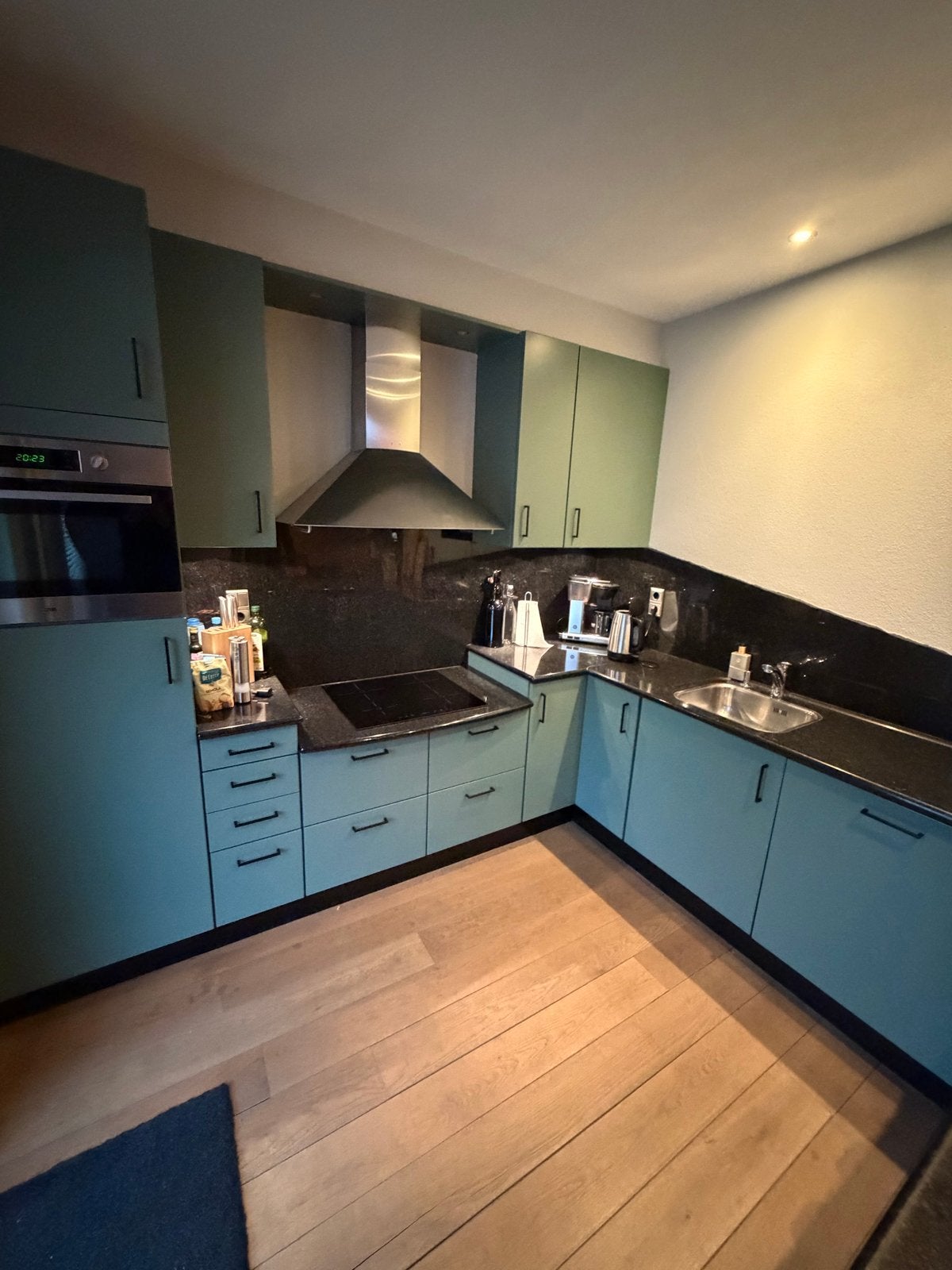 Complete keuken met granieten blad en inbouwapparatuur, Huis en Inrichting, Keuken | Complete keukens, Ophalen, Gebruikt, Hoekkeuken