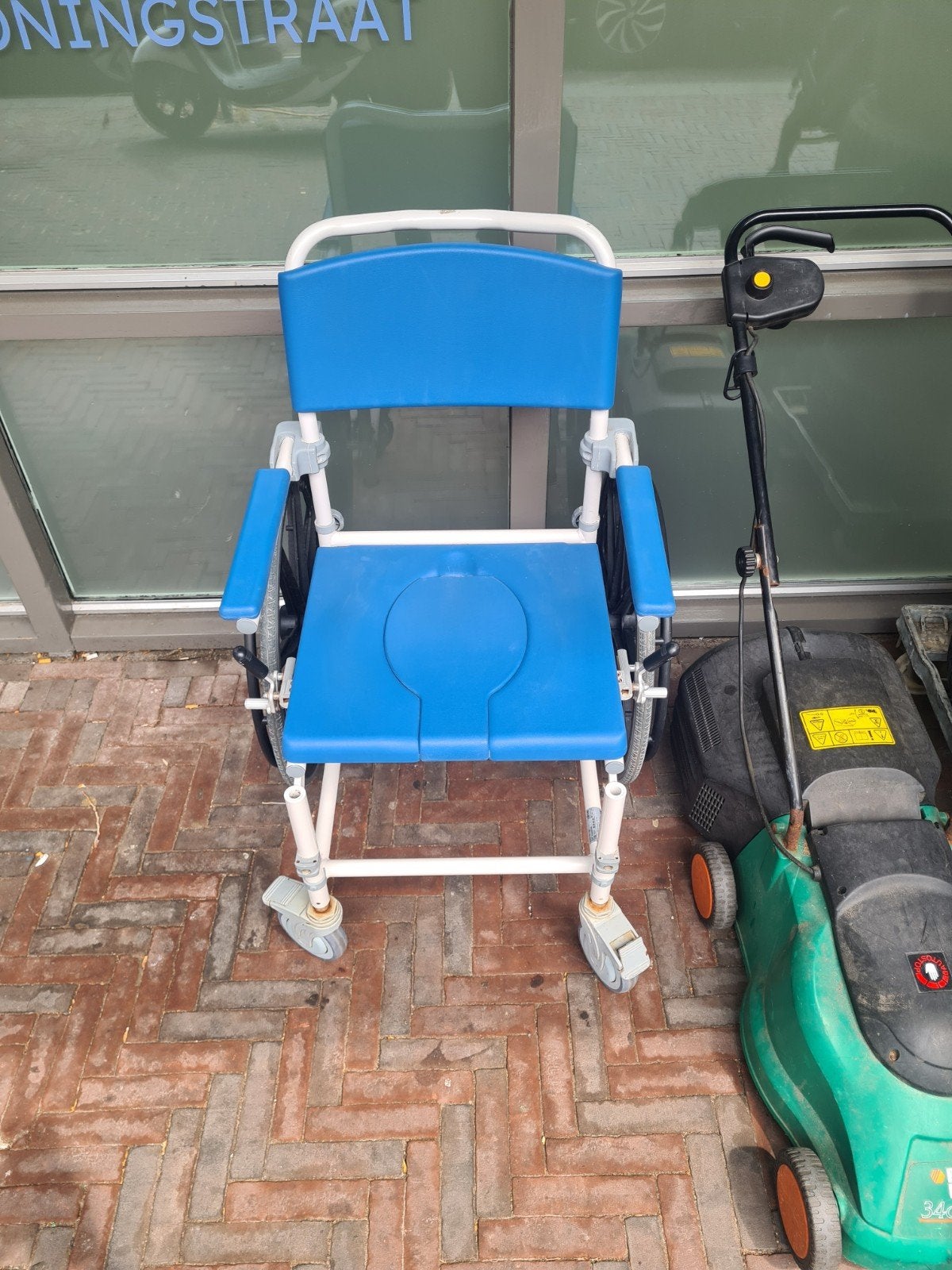 Douche-toilet - rolstoel, Ophalen, Gebruikt, Duwrolstoel
