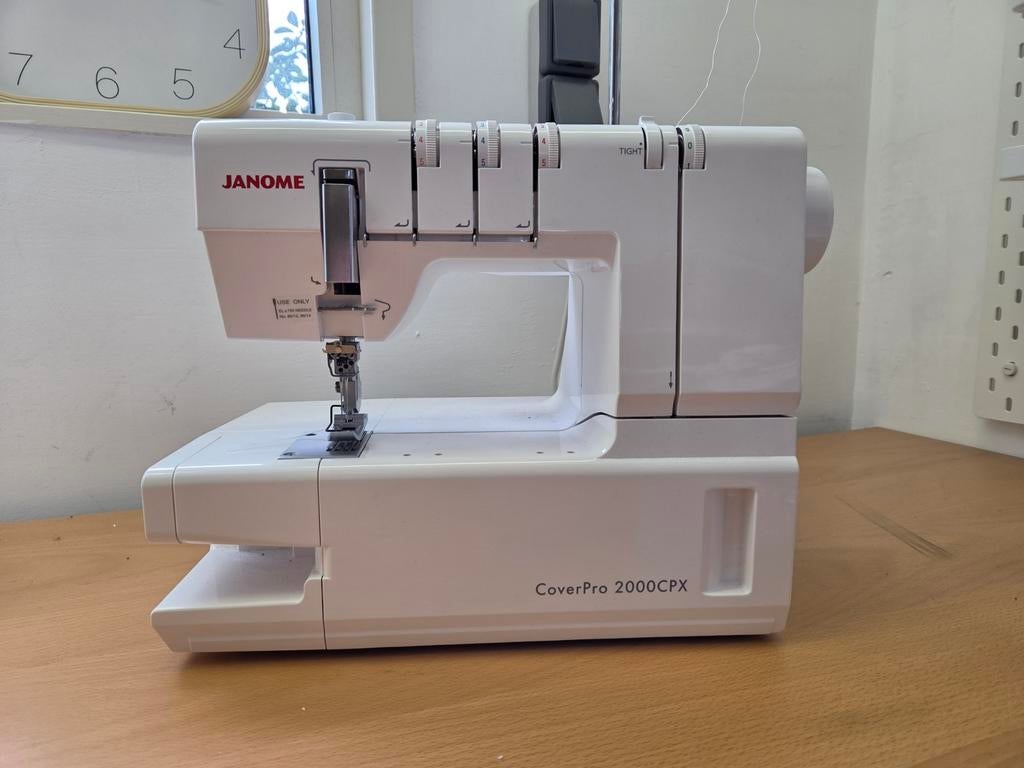 Verlaagd in prijs! Janome CoverPro 2000CPX - ZGAN!, Hobby en Vrije tijd, Naaimachines en Toebehoren, Ophalen, Zo goed als nieuw