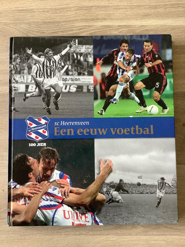 Sc Heerenveen Een Eeuw Voetbal Sc Heerenveen 100 JIER Boek, Ophalen of Verzenden, Zo goed als nieuw, Balsport, Diverse Auteurs
