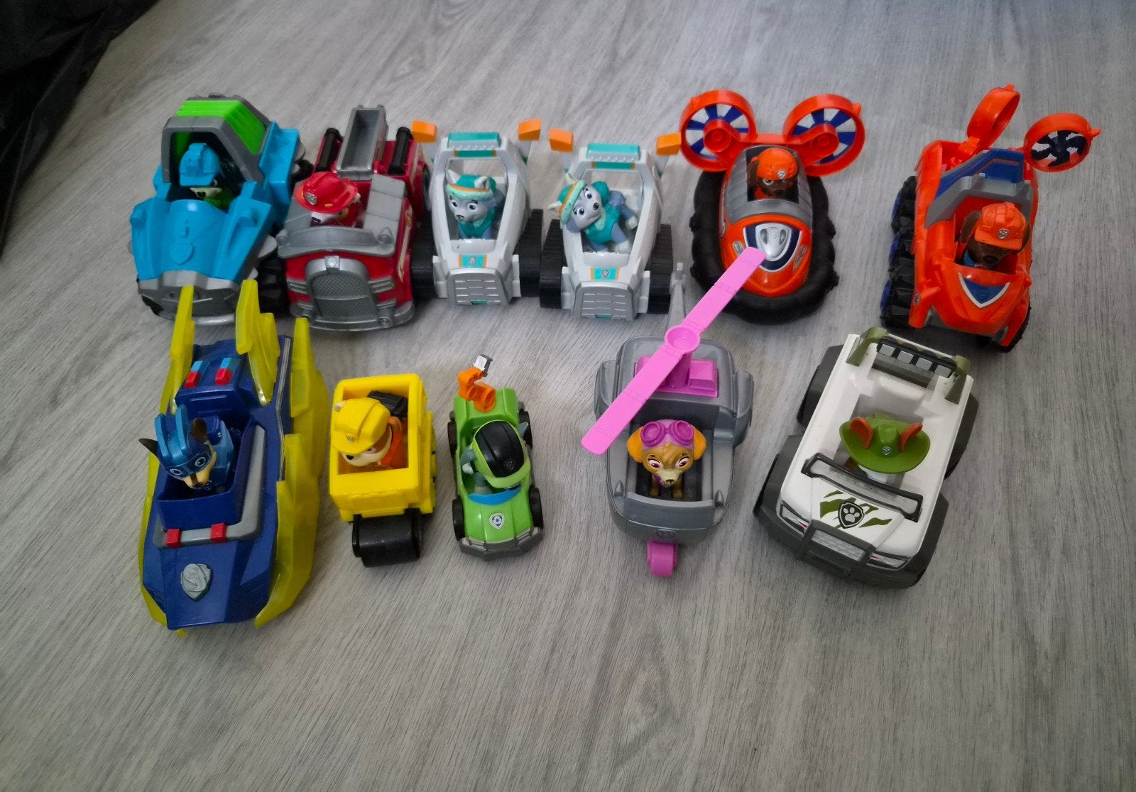 Paw Patrol speelgoed set - compleet op 1 poppetje na, Ophalen, Zo goed als nieuw, Jongen of Meisje