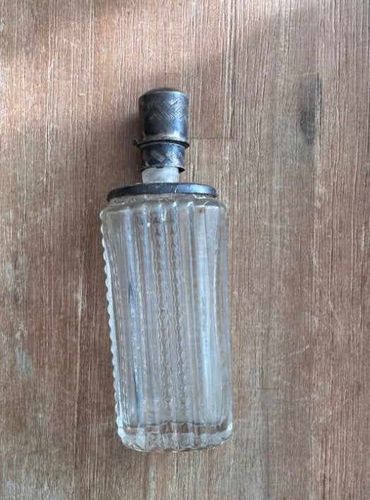Antiek parfumflesje met zilveren dop, Antiek en Kunst, Antiek | Goud en Zilver, Ophalen of Verzenden, Zilver