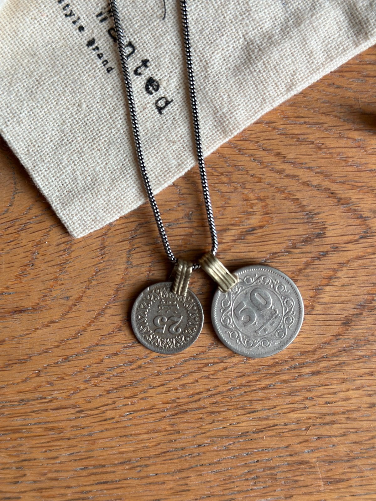 Moost Wanted ketting met munten - Zilverkleurig, Ophalen of Verzenden, Zo goed als nieuw, Zilver, Met hanger