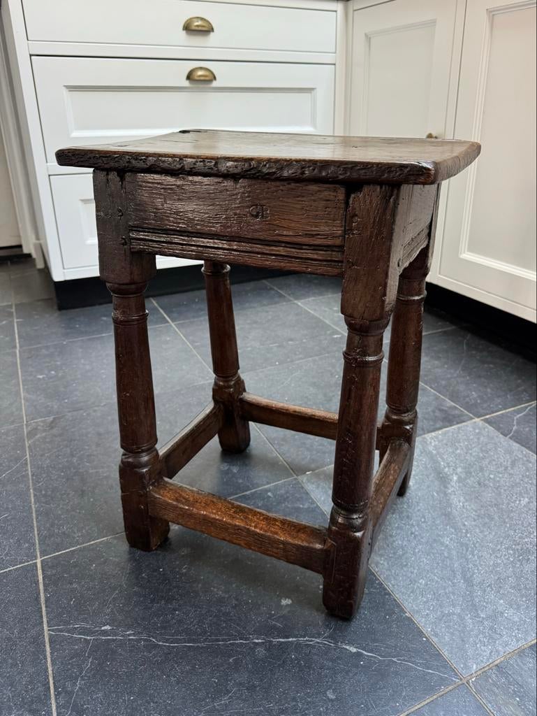 Antieke originele Engelse joint stool circa 1680, Antiek en Kunst, Antiek | Meubels | Stoelen en Banken, Ophalen