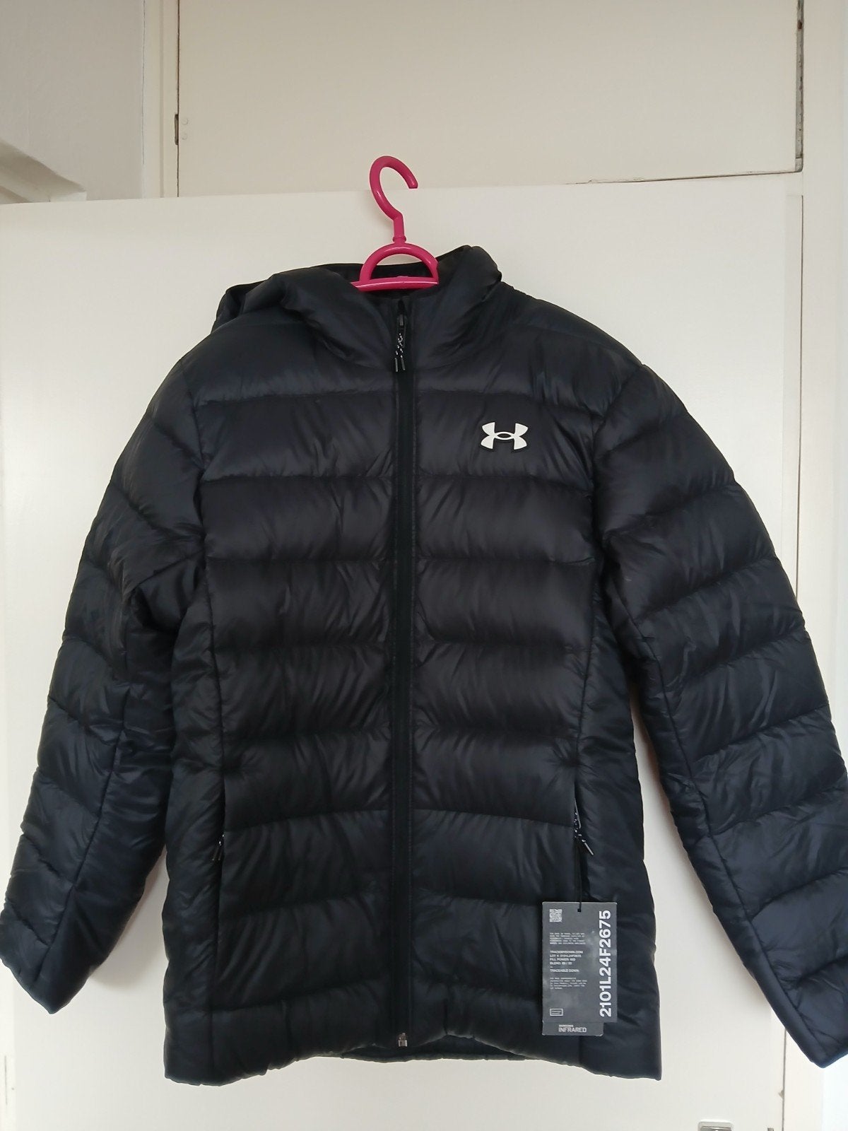 Under Armour legend down hooded jacket - Zwart - Maat XS, Zwart, Nieuw, Ophalen of Verzenden, Maat 34 (XS) of kleiner