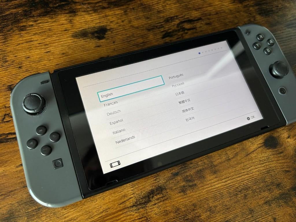 Nintendo Switch V1 incl. dock, extra Joy-Cons en SD kaart, Spelcomputers en Games, Spelcomputers | Nintendo Switch, Gebruikt, Met 2 controllers
