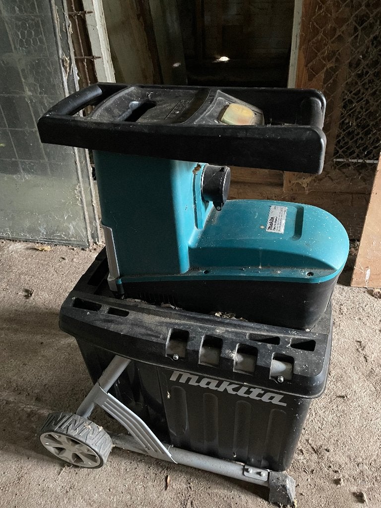 Makita takkenversnipperaar, Ophalen, Gebruikt, Makita, Met opvangbak