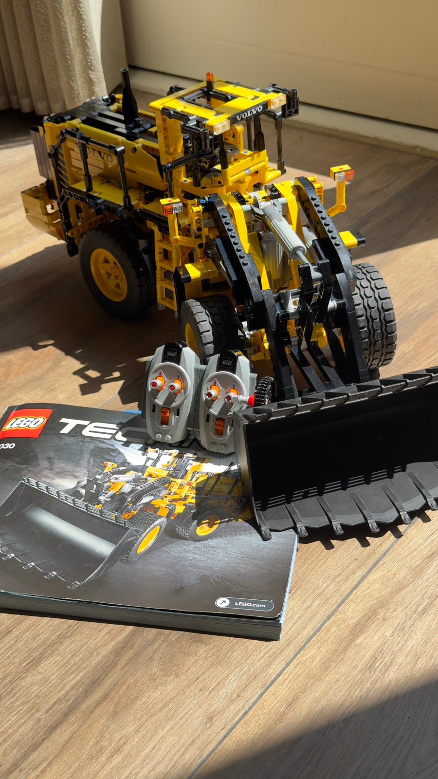 Lego Technic 42030 volvo wiel lader 100% compleet, Ophalen, Lego, Zo goed als nieuw, Technic