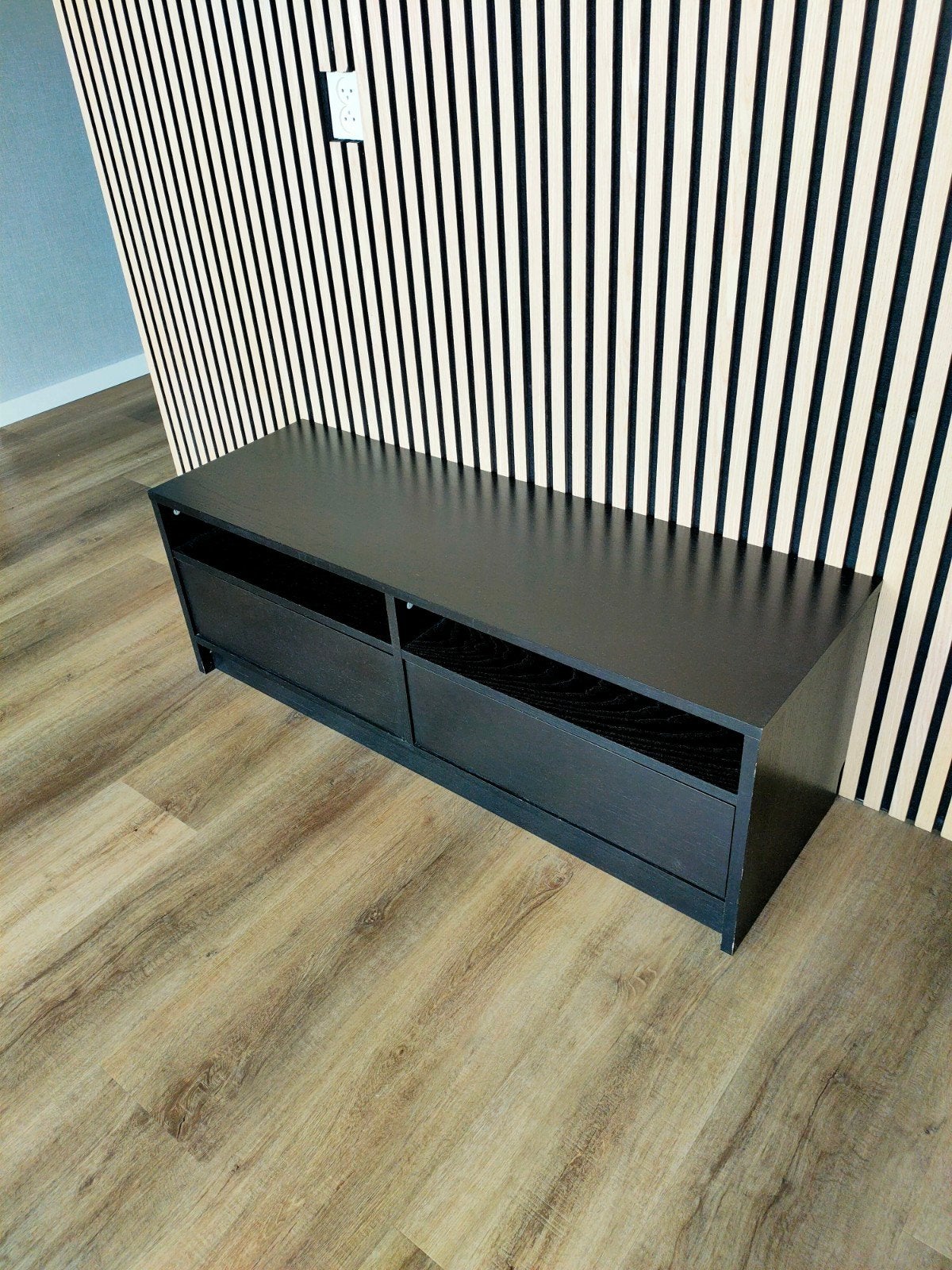 Zwart tv-meubel met 2 ruime lades – €25, Ophalen, 25 tot 50 cm, Minder dan 100 cm