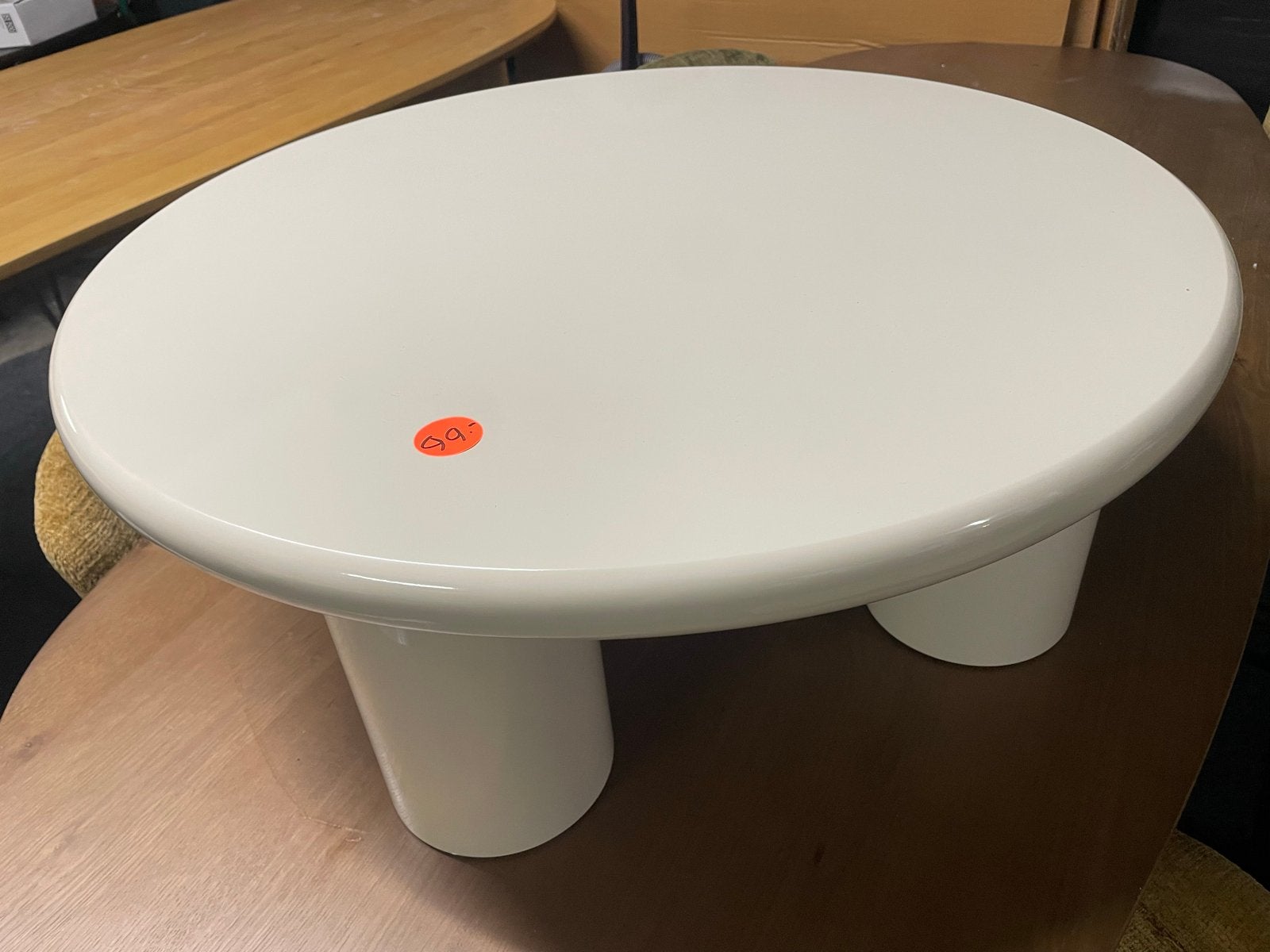 Hoogglans beige tafel 78x30, Ophalen, Kunststof, 50 tot 100 cm, Rond