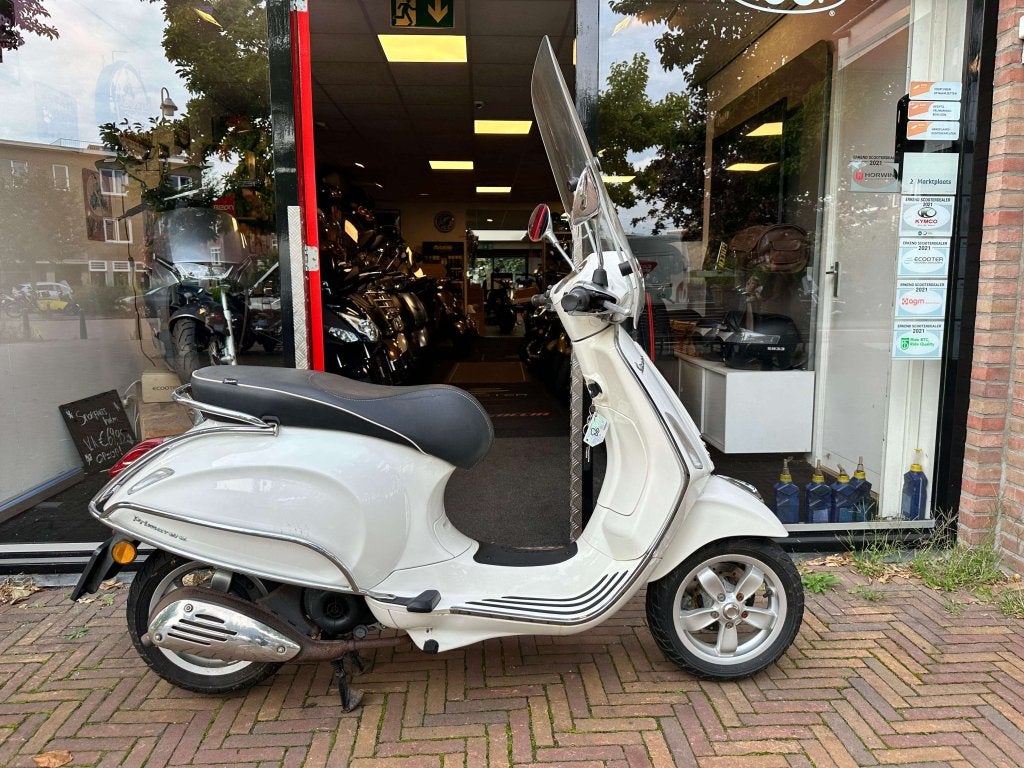 Piaggio Vespa Primavera 25 4T 2v snor snorscooter wit, Gebruikt, Overige modellen, Niet ingevuld, Benzine