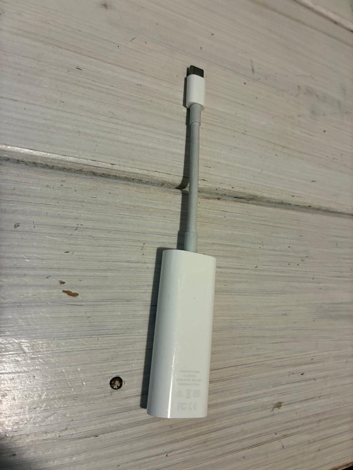 Apple Thunderbolt 2 naar Thunderbolt 3 (USB C) adapter, Ophalen of Verzenden, Zo goed als nieuw