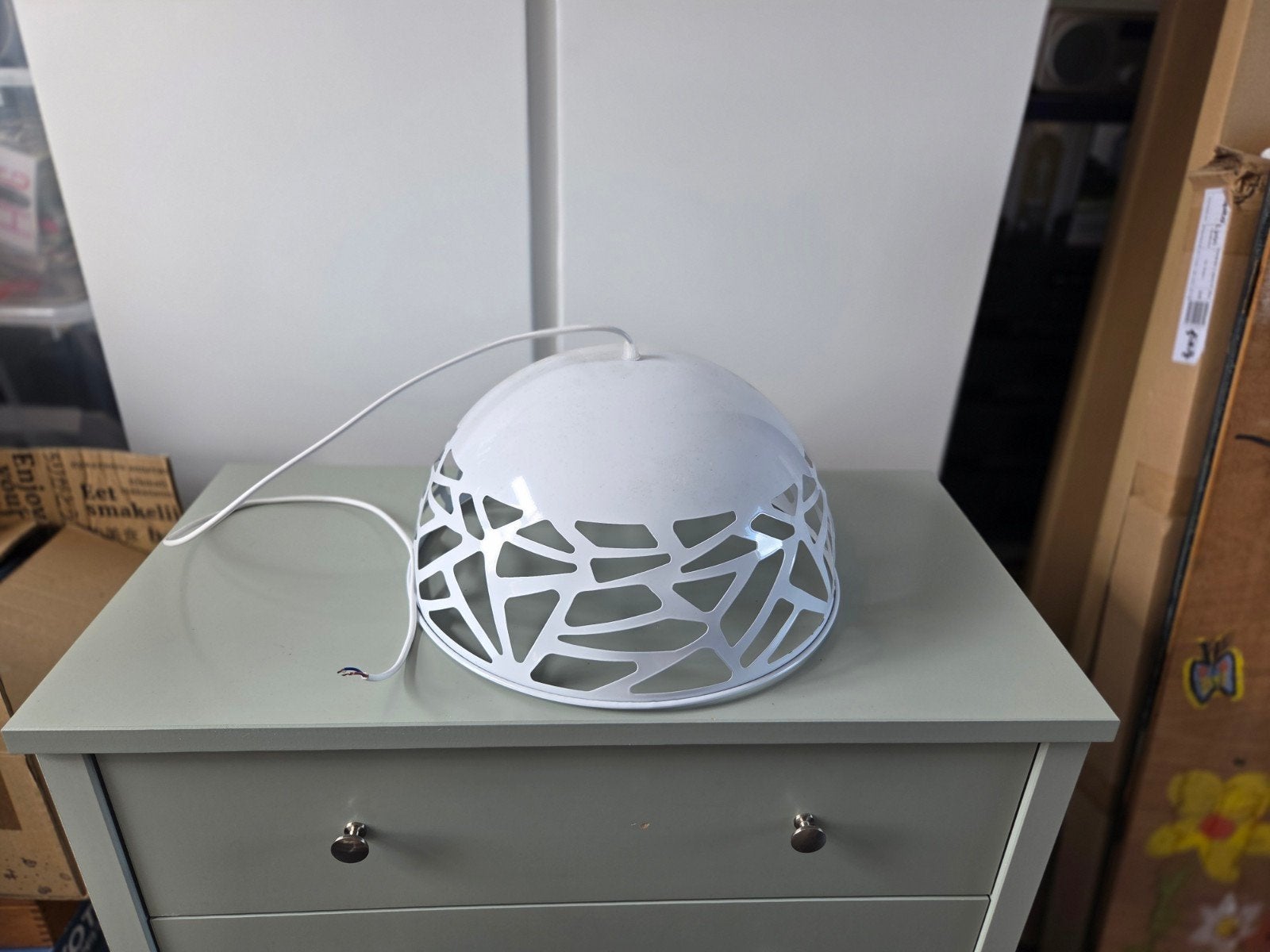 Witte hanglamp met opengewerkt patroon, Ophalen, Gebruikt, Overige fittingen, Metaal