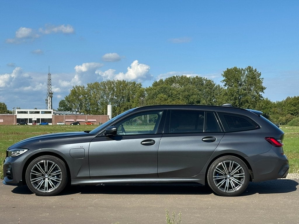 BMW 3-Serie 330e 292pk Aut 2021 Grijs | Zeer Nette Staat, Auto's, Automaat, 1998 cc, Achterwielaandrijving, Zwart