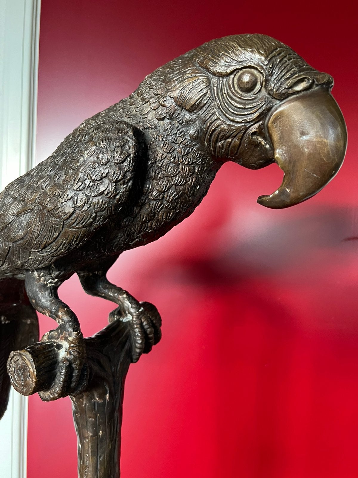 Groot Bronzen Beeld Sculptuur van PAPEGAAI ARA op tak 121 cm, Ophalen, 121 cm, Beeld, Overige materialen