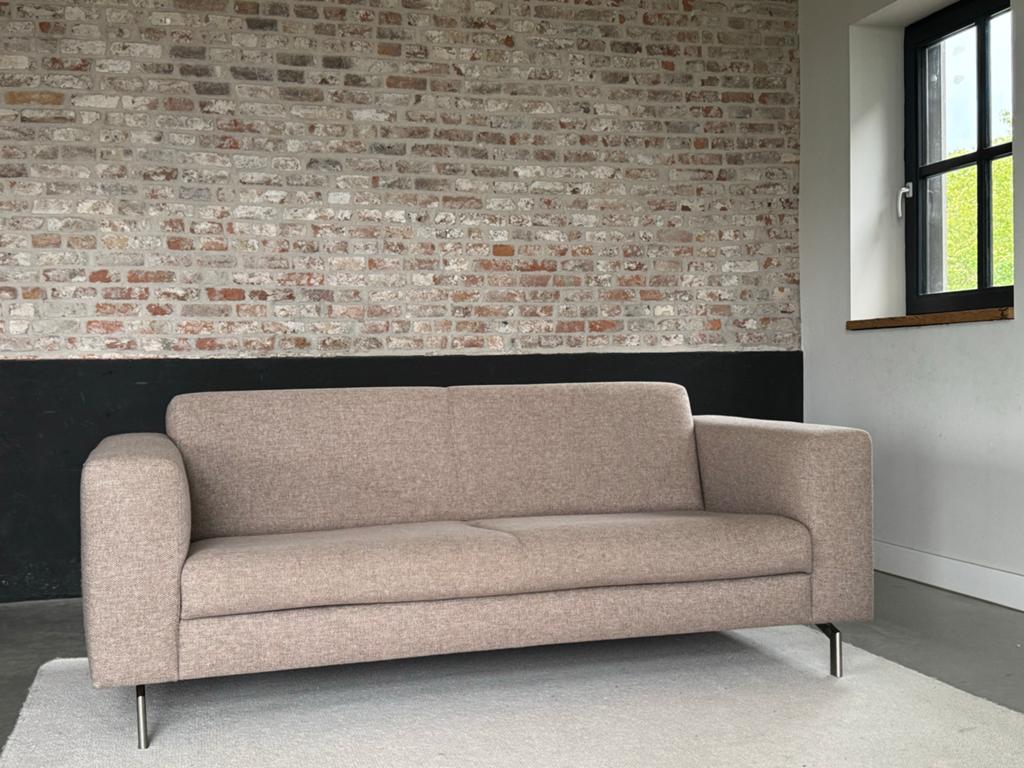 Bank van Montel - Stijlvolle 2-zitsbank in beige stof