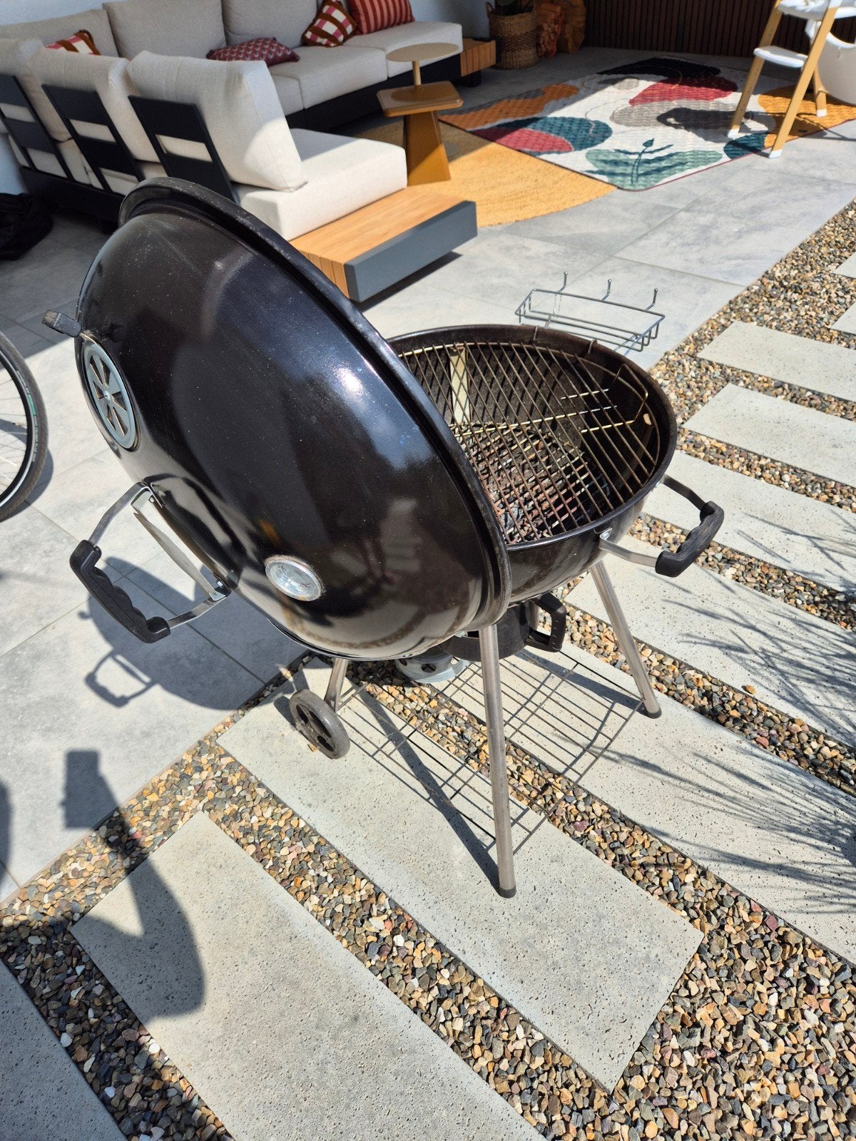 Zwarte houtskool barbecue op wielen, Ophalen, Gebruikt
