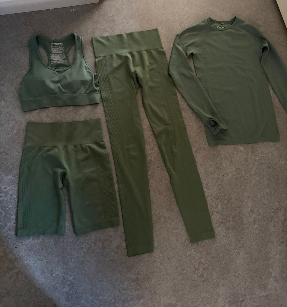 Primark 4 delig sportset S valt als 176, Gebruikt, Meisje, Sport- of Zwemkleding, Ophalen of Verzenden