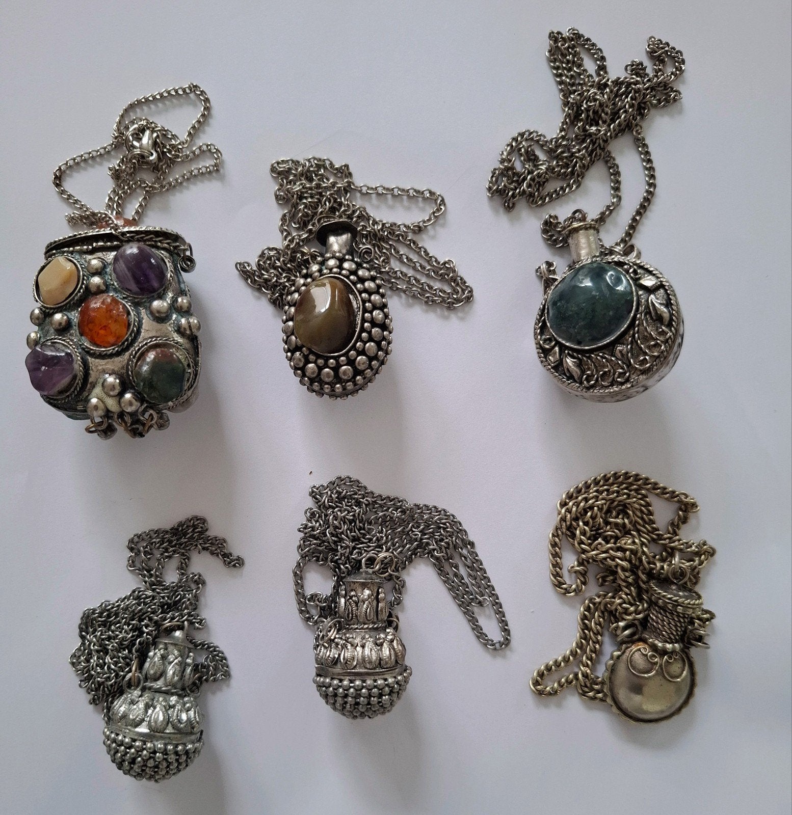 Partij van 6 stuks Vintage Etnische Parfumfles Hangers, Ophalen of Verzenden, Zilver, Met edelsteen