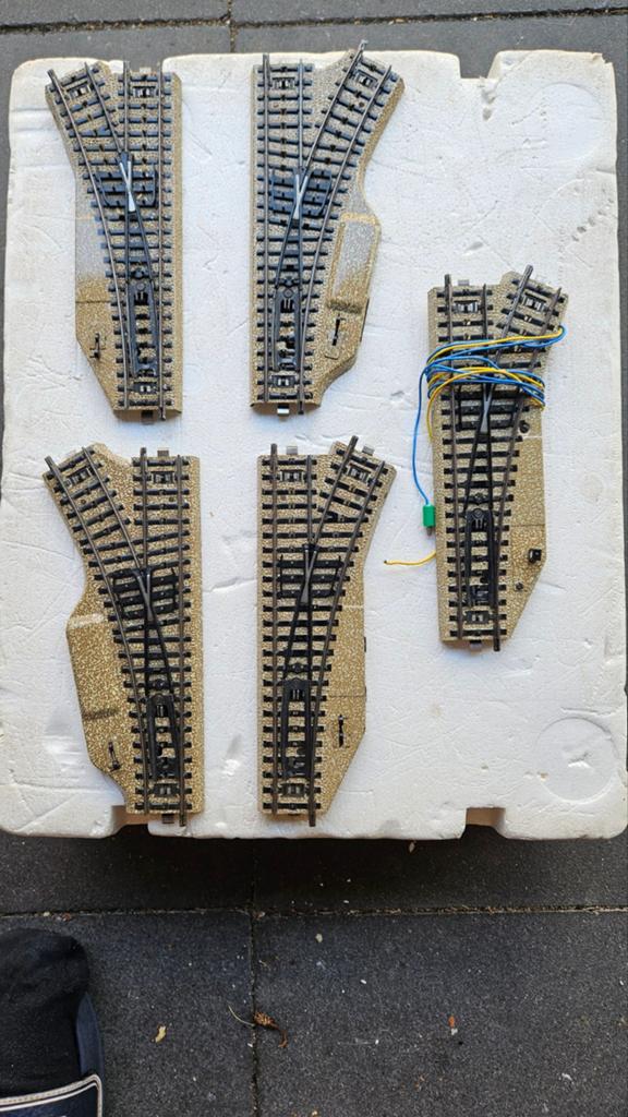 4 handwissels en 1 elektrische wissel van Marklin., Wisselstroom, Gebruikt, Rails, Ophalen of Verzenden