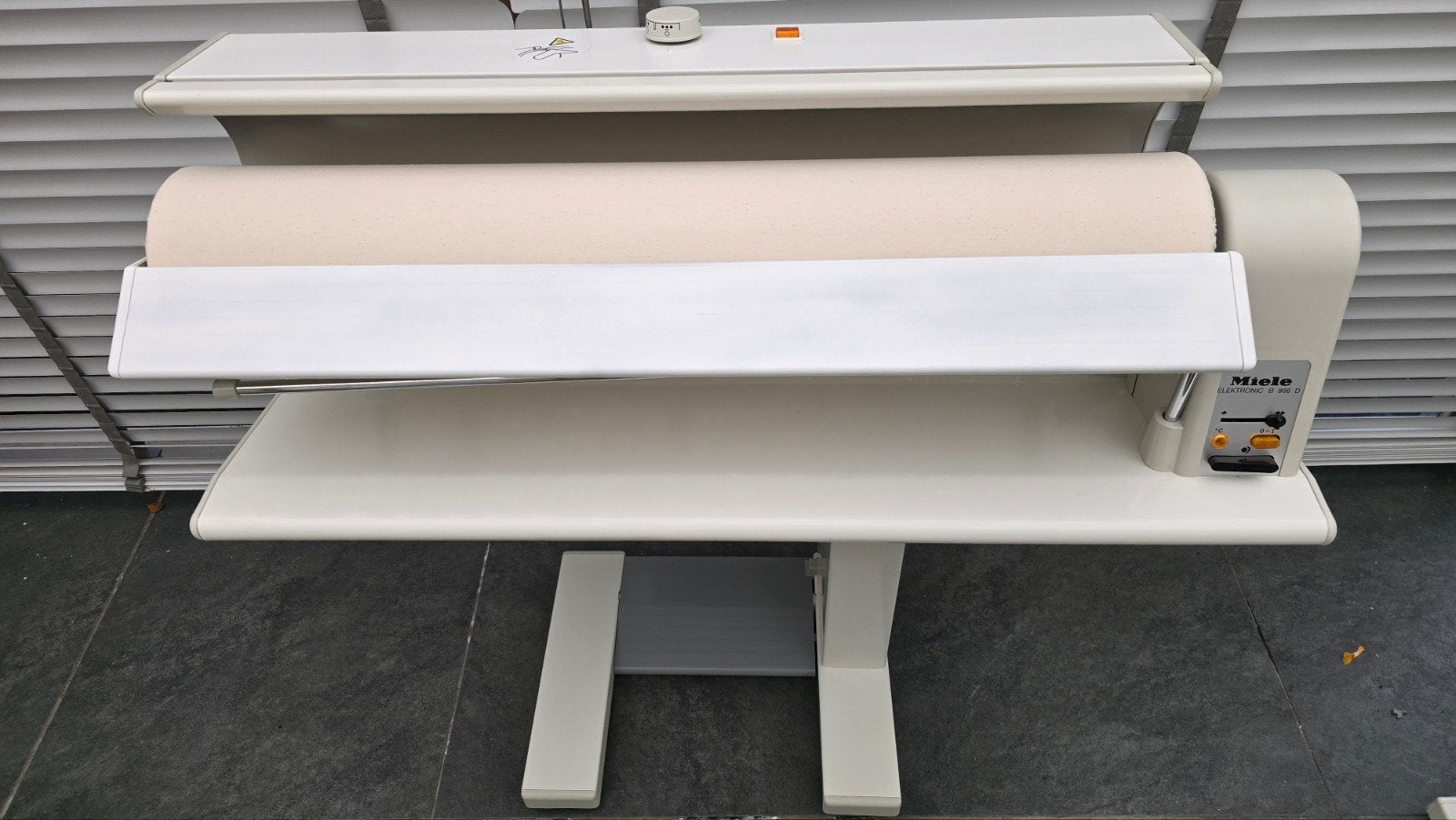 Miele strijkmachine met stoomfunctie, Witgoed en Apparatuur, Strijkijzers en Strijkplanken, Ophalen of Verzenden
