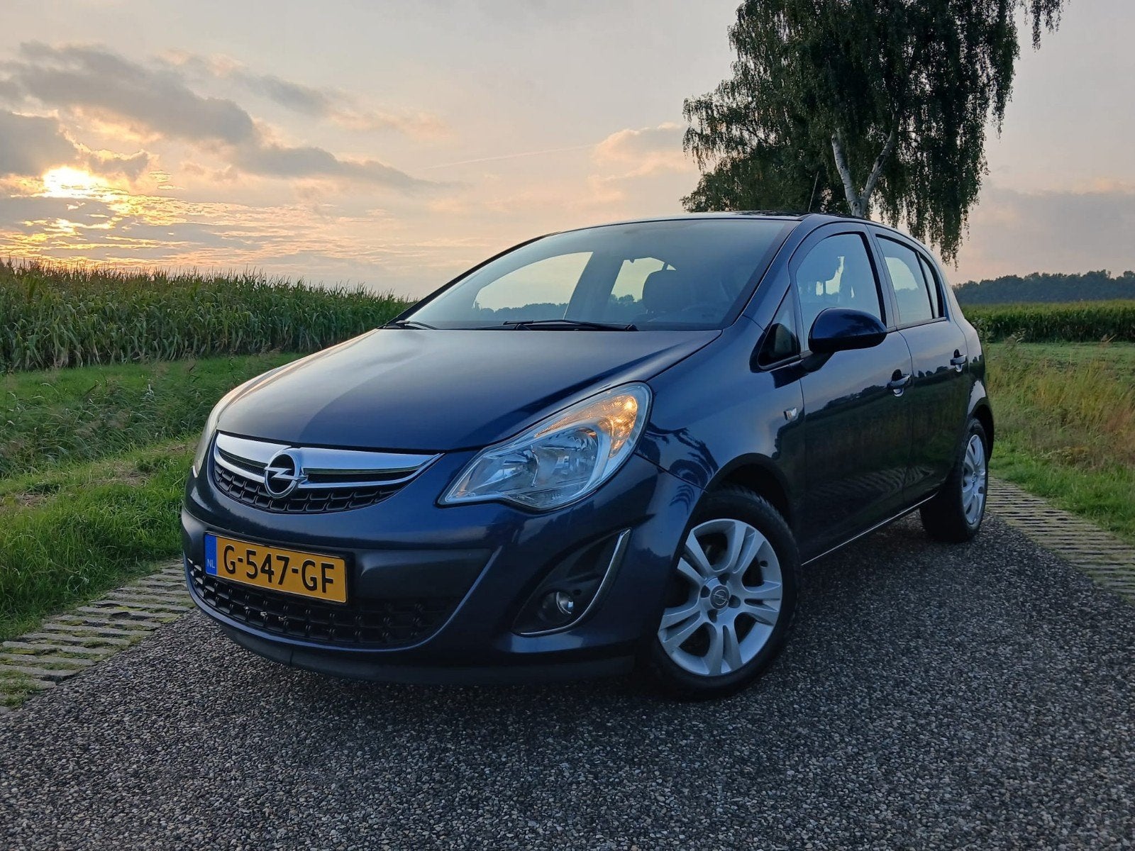 Foto 14 van Opel Corsa 1.2 16V  Edition AIRCO 5 deurs
