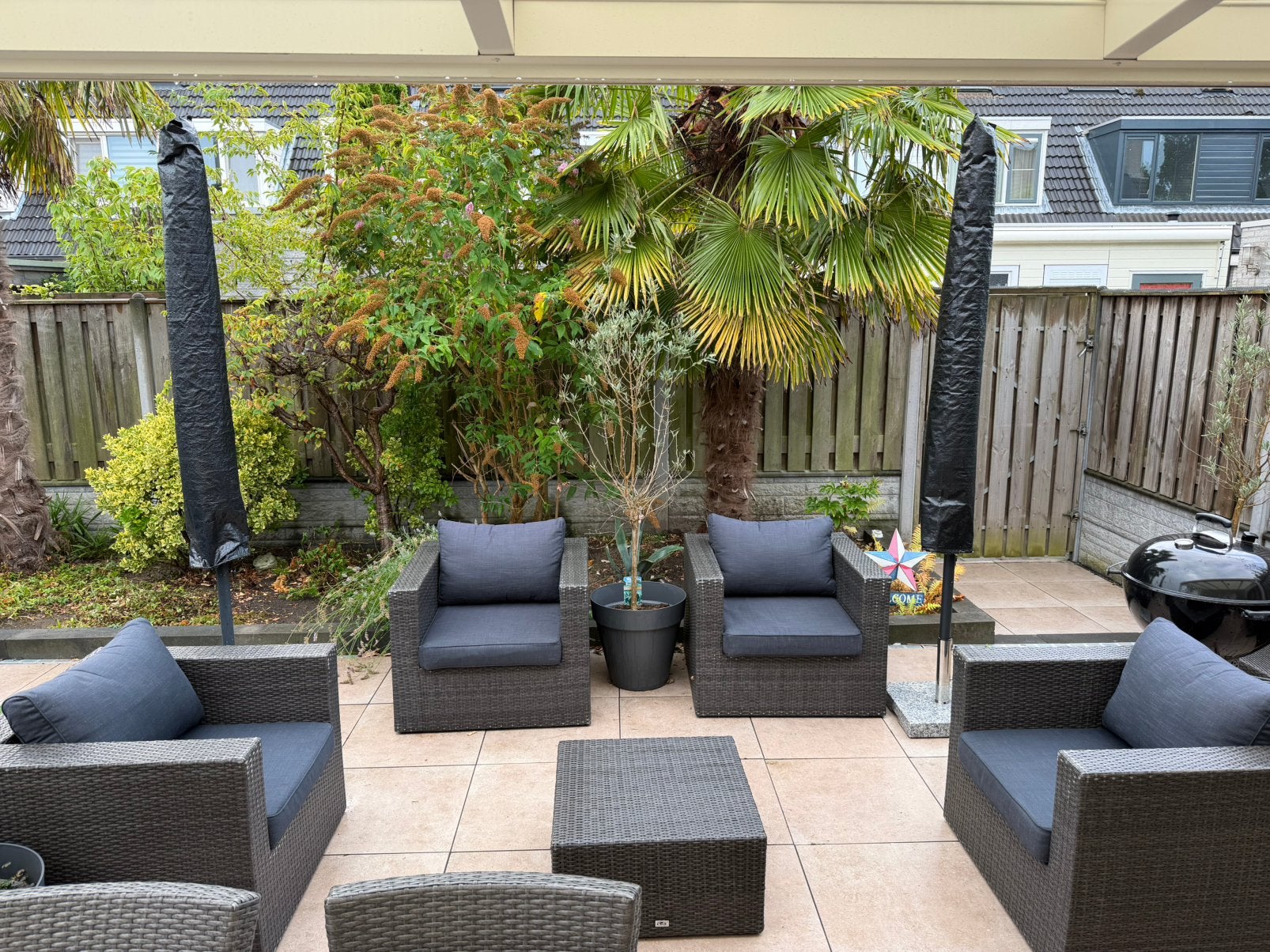 Tuin loungeset van wicker., Tuin en Terras, Ophalen, 4 zitplaatsen, Gebruikt, Bijzettafel