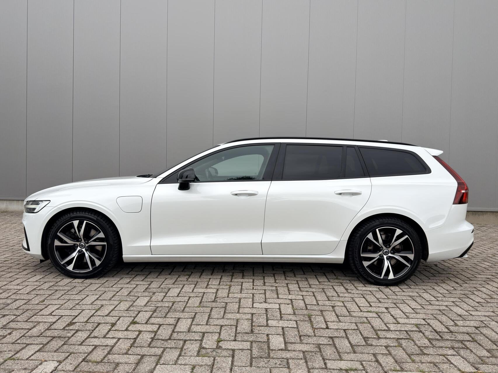 Volvo V60 2.0 T6 Twin Engine AWD R-Design Panodak|HUD|ACC|Me, Auto's, Automaat, Gebruikt, Euro 6, 4 cilinders