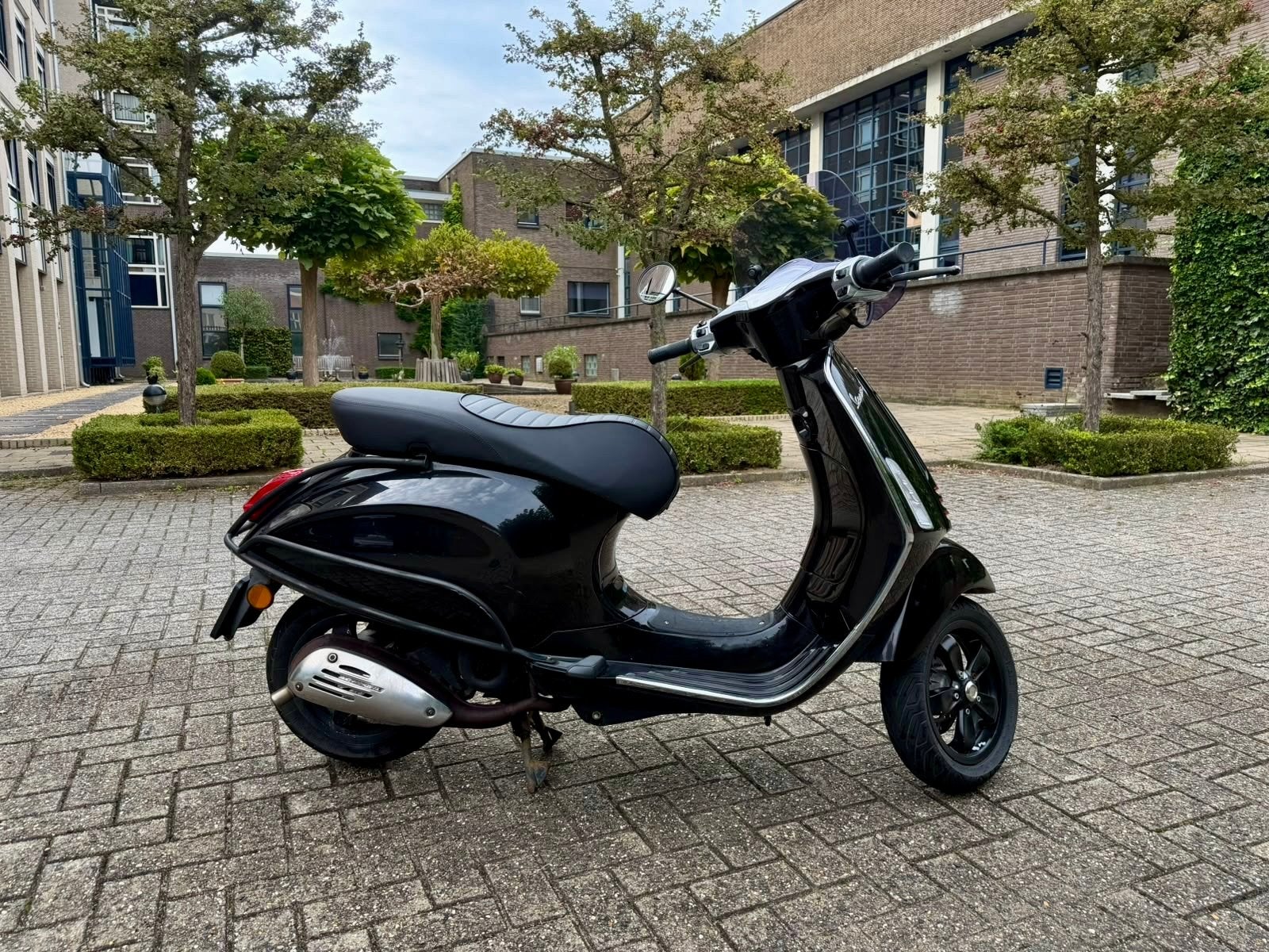 Vespa LX 50 - 2008 - Geel kenteken - Metallic Zwart