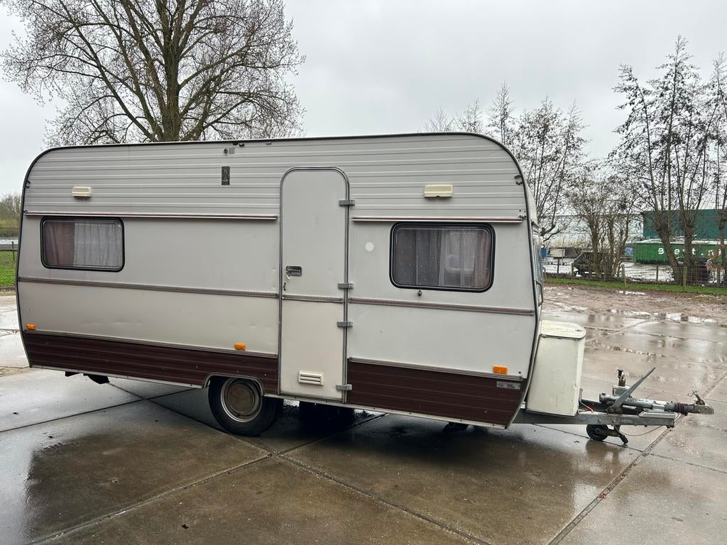 Hobby 460, lichtgewicht 4 pers, retro voortent, Standaardzit, Hobby, Bedrijf, Dwarsbed